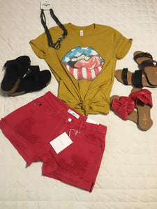 Mustard patriotic lip tee