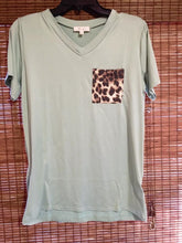 Load image into Gallery viewer, Sage leopard pocket top
