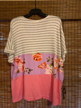 Load image into Gallery viewer, PLUS - Heather gray and floral top
