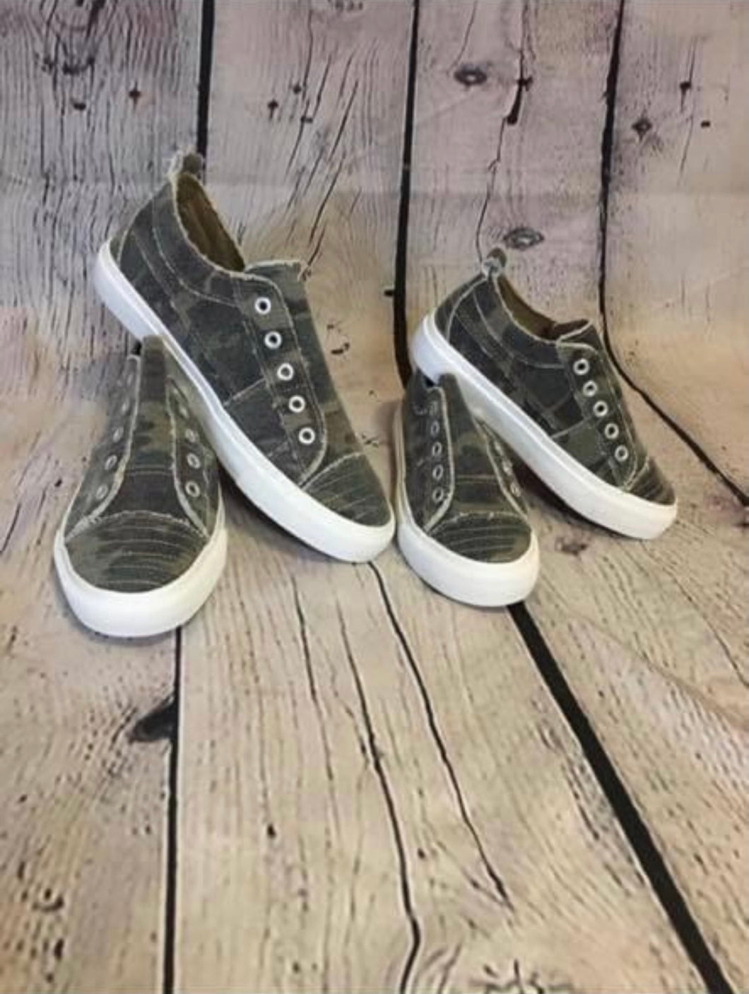Girls Camo Sneakers