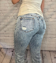 Load image into Gallery viewer, Acid Wash Judy Blues
