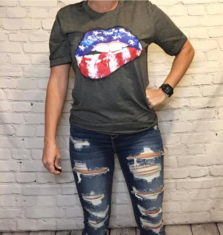 Patriotic lip tee