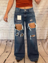 Load image into Gallery viewer, Dark Wash Boyfriend Flares
